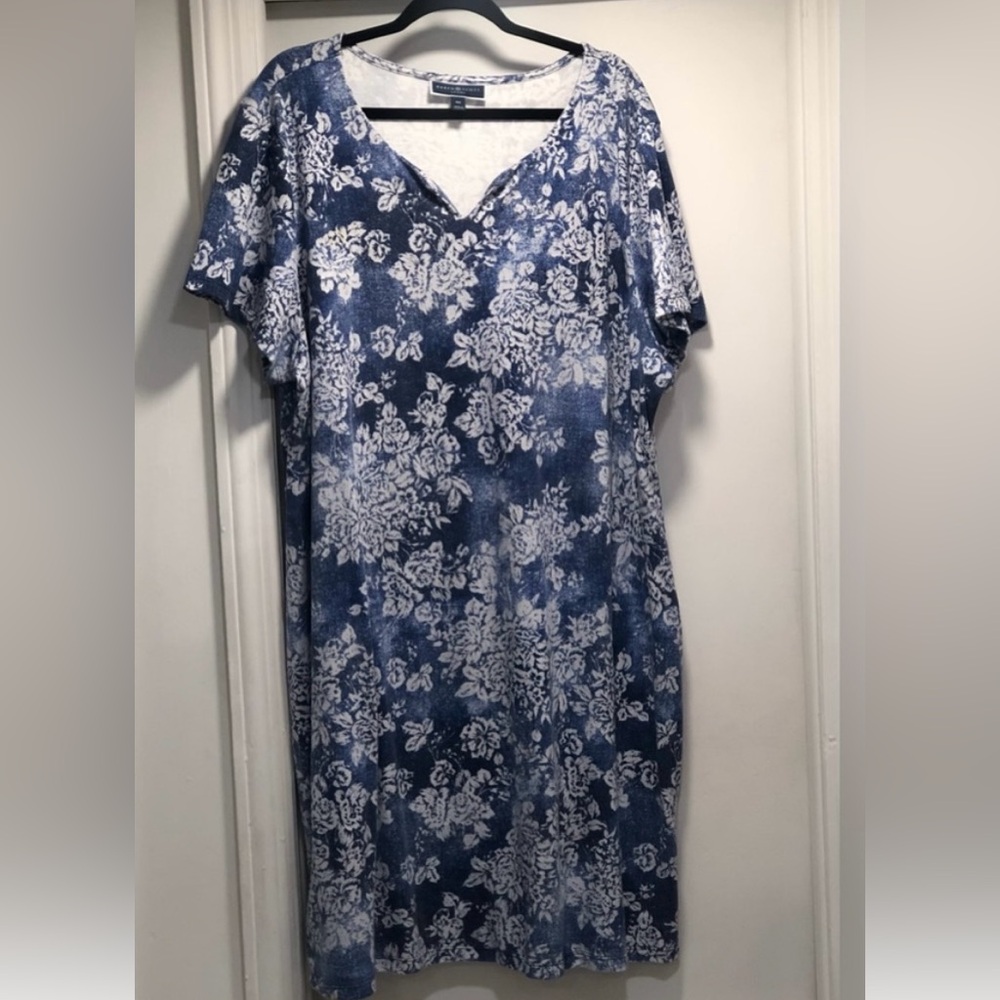 Blue & white floral dress  dress.  Karen Scott
Size 4X (26-28)
Created for Macys